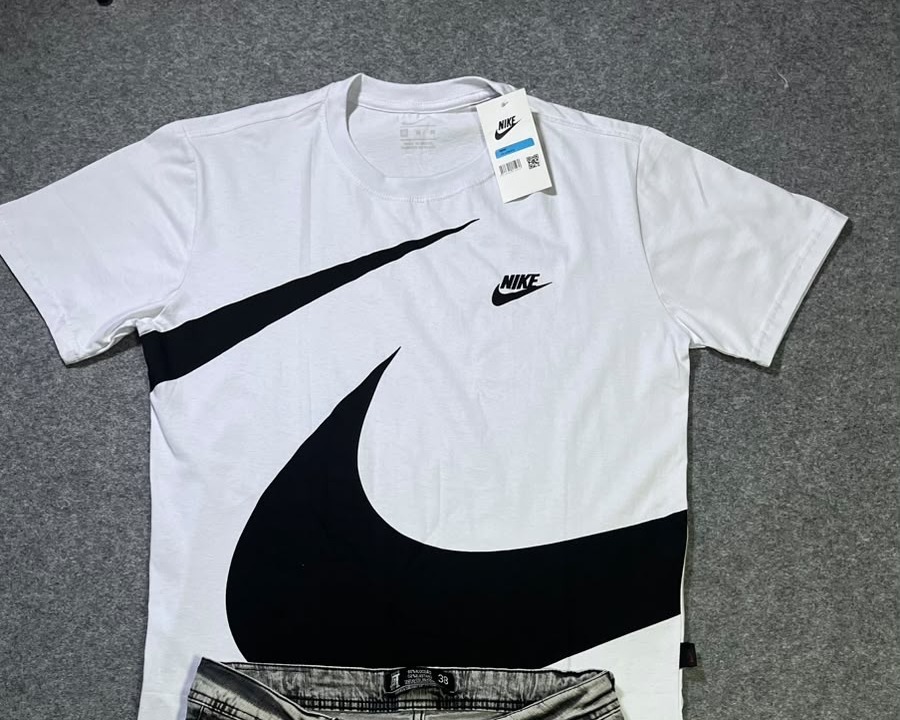 Camiseta Nike Swoosh Oversized Branca