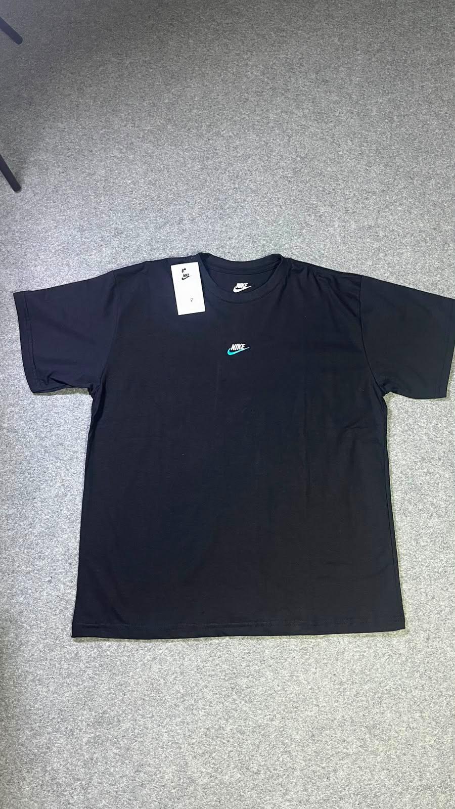 Camiseta Nike preta básica