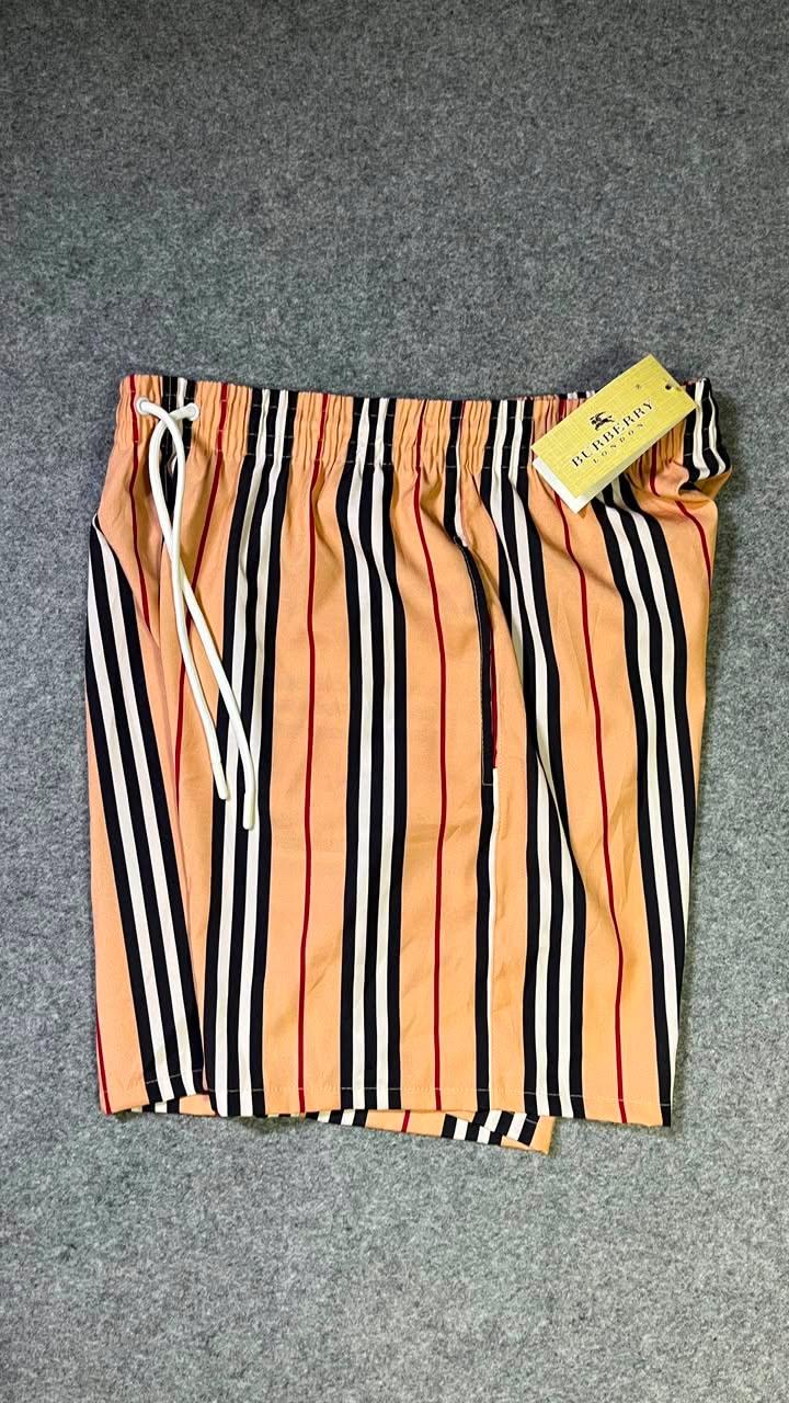 Shorts listrado laranja