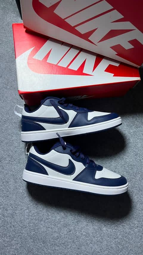 Tênis Nike Court azul marinho